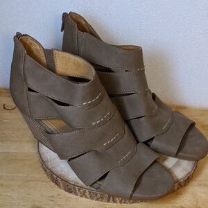 Natural Soul Dori Taupe Wedge Sandals Back Zipper Size 7